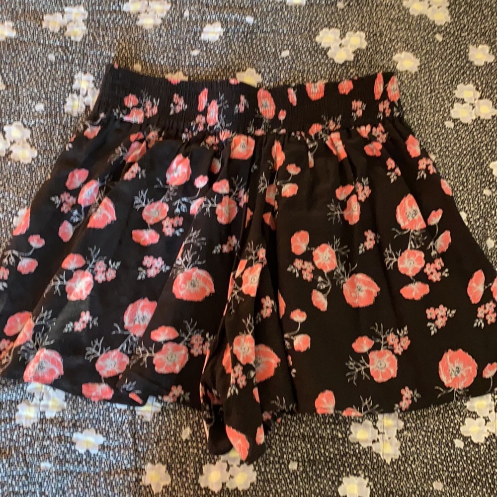 Shorts - Picture 3 of 3